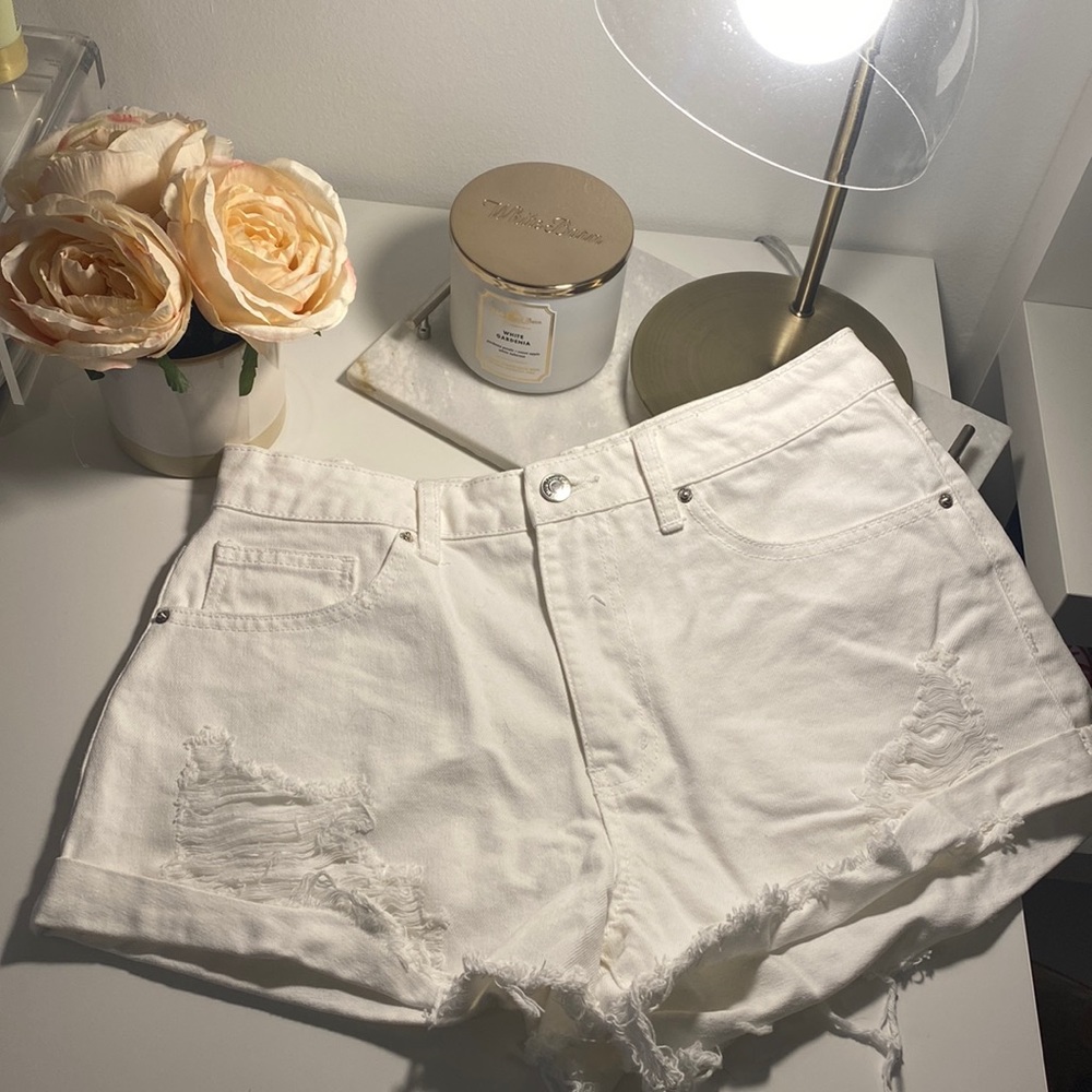 White Forever 21 denim Jean Shorts, Size 28.